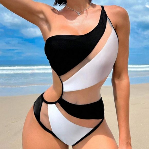 MODA ME COUTURE Other - mesh cutouts one shoulder one piece suimsuit
